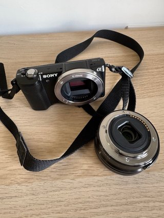 Cámara Sony Alpha 5000 + Accesorios
