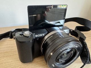 Cámara Sony Alpha 5000 + Accesorios