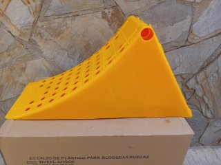 Calzo de plástico amarillo