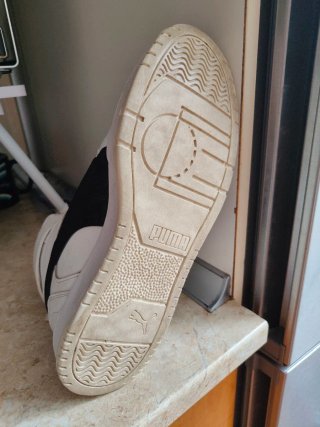 Zapatillas Puma Blancas y Negras