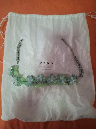 Collar Zara Flores Verdes y Plateado