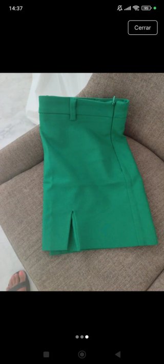 Minifalda verde con abertura