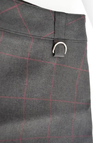 Falda a cuadros gris de la marca Stradivarius