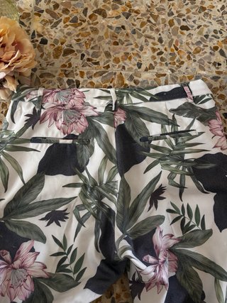 Pantalón tobillero estampado floral