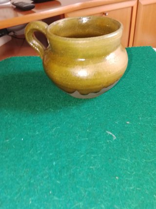 Taza de cerámica antigua