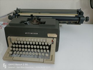 Máquina de escribir Olivetti Linea 98