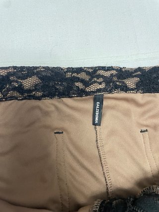 Pantalón encaje negro y beige ajustado