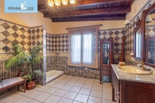 Chalet en venta en Zubia (La)