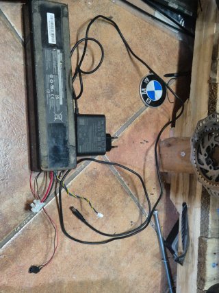 Batería y cargador Ninebot E2