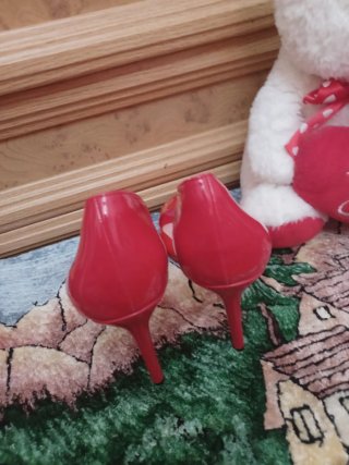 Zapatos de tacón rojos