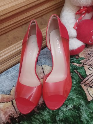 Zapatos de tacón rojos