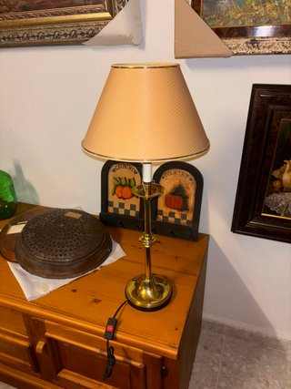 Lámpara de mesa clasica dorada y beige