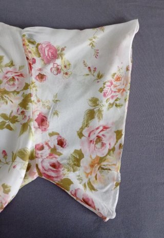 Abito floreale bianco e rosa
