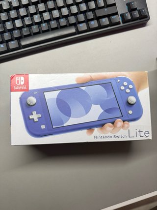 Nintendo Switch Lite Blu + Custodia Pikachu + FC26