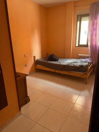 se alquila habitaciones