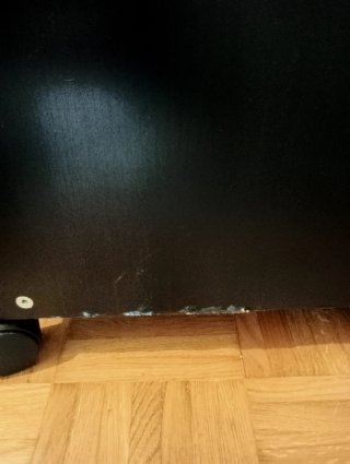 Mesa de ordenador wengue con ruedas