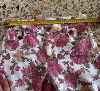 Pantalón vaquero estampado floral mujer