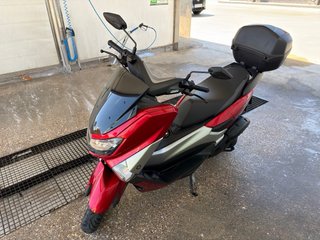 Yamaha Nmax 125 Roja y Plata