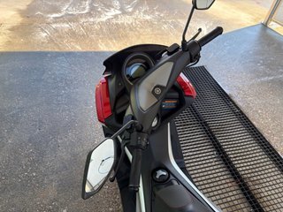 Yamaha Nmax 125 Roja y Plata