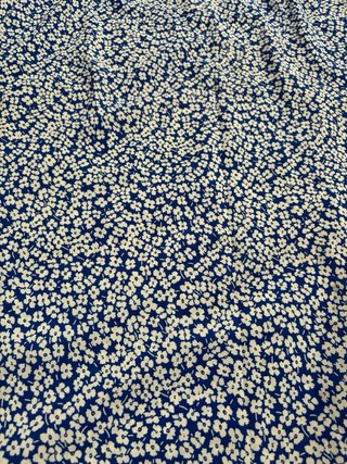 Falda larga floral azul y blanca