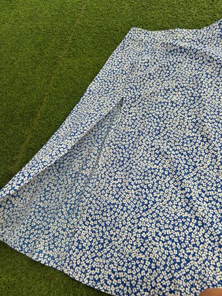 Falda larga floral azul y blanca