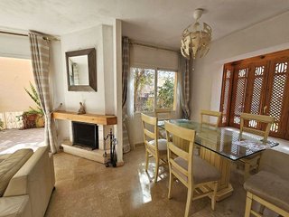 Casa pareada en venta en Nueva Andalucía centro en Marbella