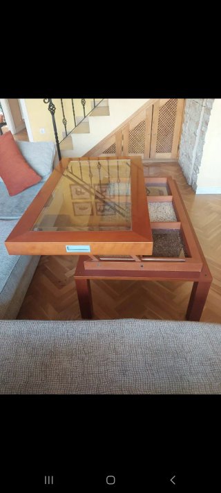 Mesa de centro de madera y cristal