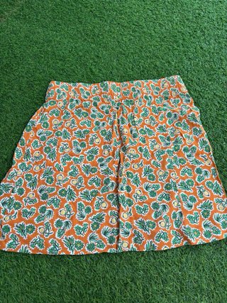 Falda estampada naranja y verde