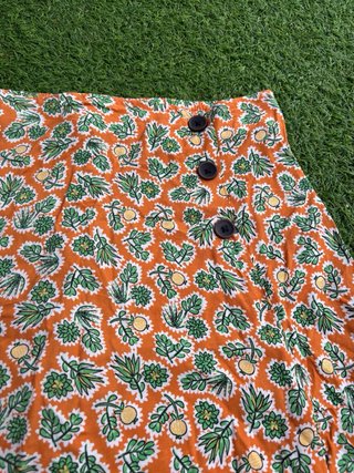 Falda estampada naranja y verde