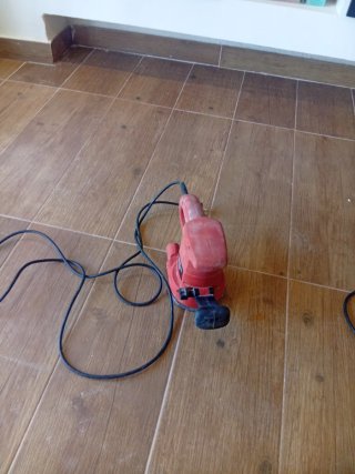 Lijadora eléctrica roja