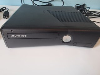 Xbox 360 Slim Negra + 2 Mandos + 2 Juegos