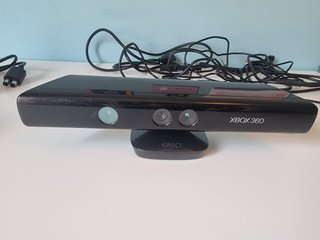 Xbox 360 Slim Negra + 2 Mandos + 2 Juegos