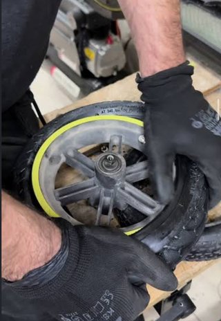 cambio de neumaticos patinete electrico