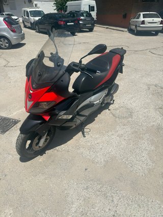 Aprilia SR 300 Maxi Scooter