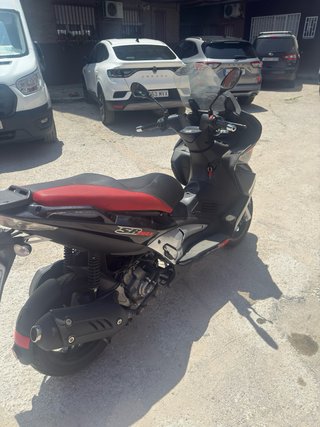 Aprilia SR 300 Maxi Scooter