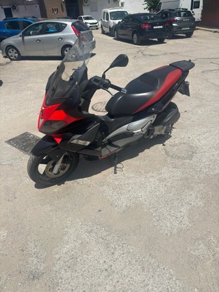 Aprilia SR 300 Maxi Scooter