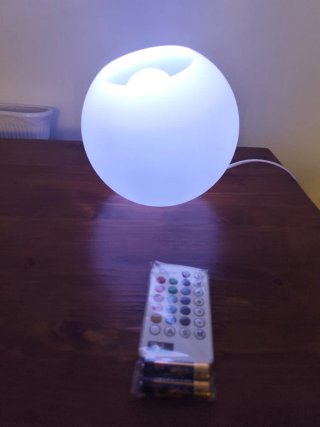 Lámpara LED esférica de colores