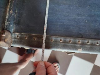 Antico baule blu con dettagli oro
