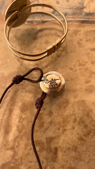 Conjunto Ciclón collar cuero y brazalete plata