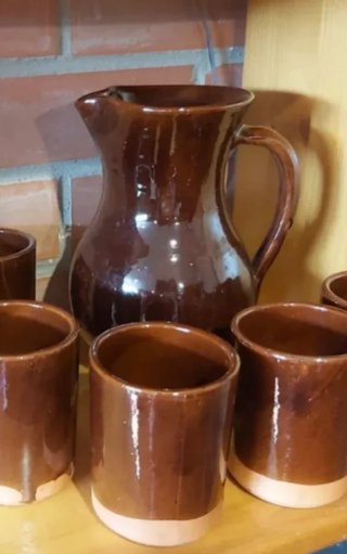 Jarra y 6 vasos barro esmaltado marrón