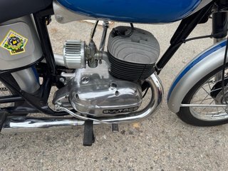 Montesa restaurada azul y plata