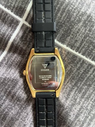 Reloj Guess Dorado y Negro