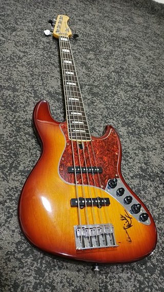 Bajo Marcus Miller Sire V7 - serie S - 5 cuerdas