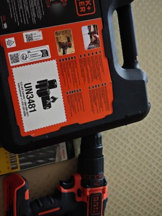Taladro Black+Decker 18V + Brocas