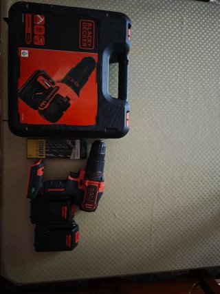 Taladro Black+Decker 18V + Brocas