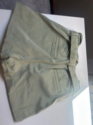 Shorts de mujer verde con cinturón
