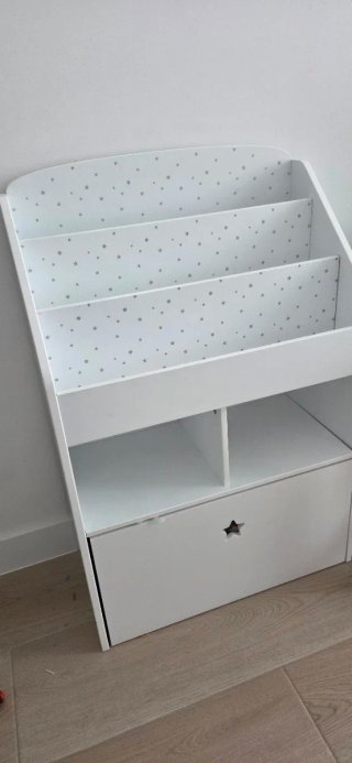 Librería infantil con baúl