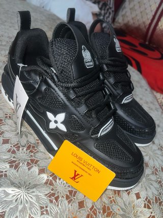 Zapatillas Louis Vuitton Negras y Blancas