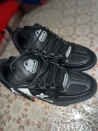 Zapatillas Louis Vuitton Negras y Blancas