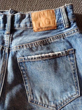 Short vaquero chica joven